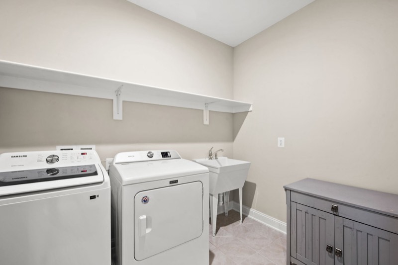 Upper-level laundry room