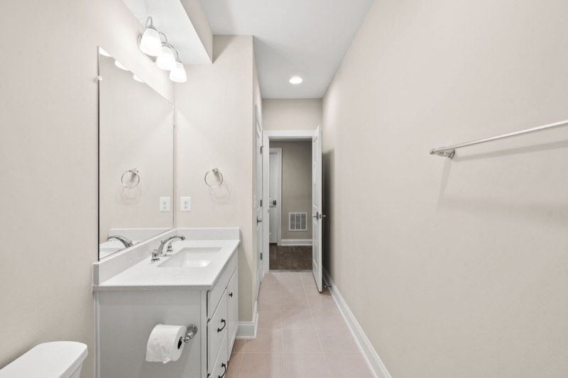 Lower-level full bath
